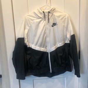 NIKE Women’s black and white wind breaker